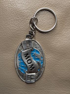 Vintage "Greatest MOM In The World" Embossed Silver Keychain